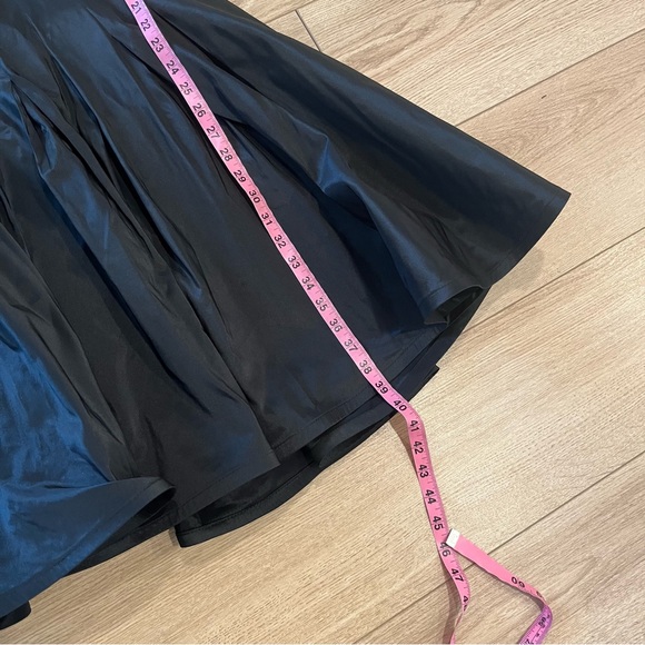 Tadashi Shoji Black Taffeta Fit and Flare Off the Shoulder Dress Size 8 - Picture 9 of 10